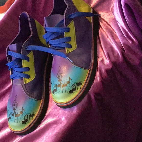 sole tech painted unique shoes - Picture 2 of 3